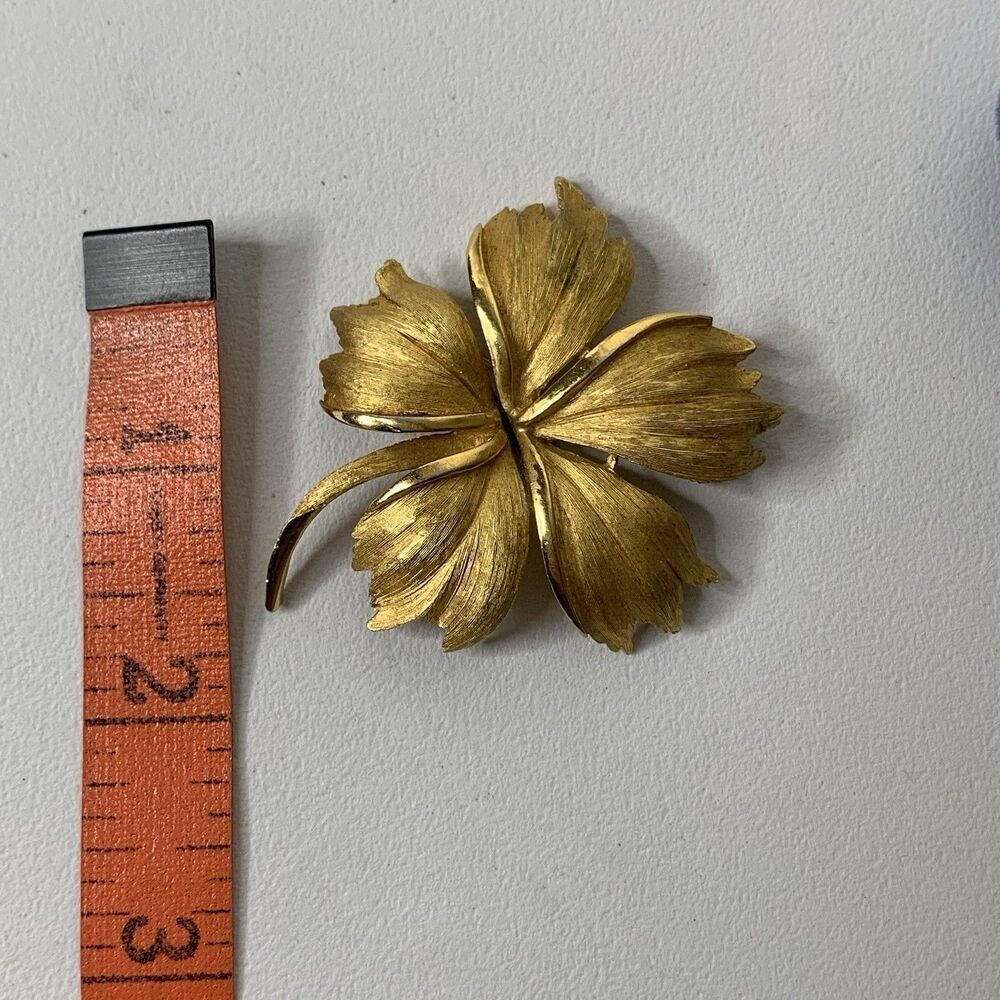 Vtg Jewels By Trifari Gold Tone Color Flower Pin Brooch